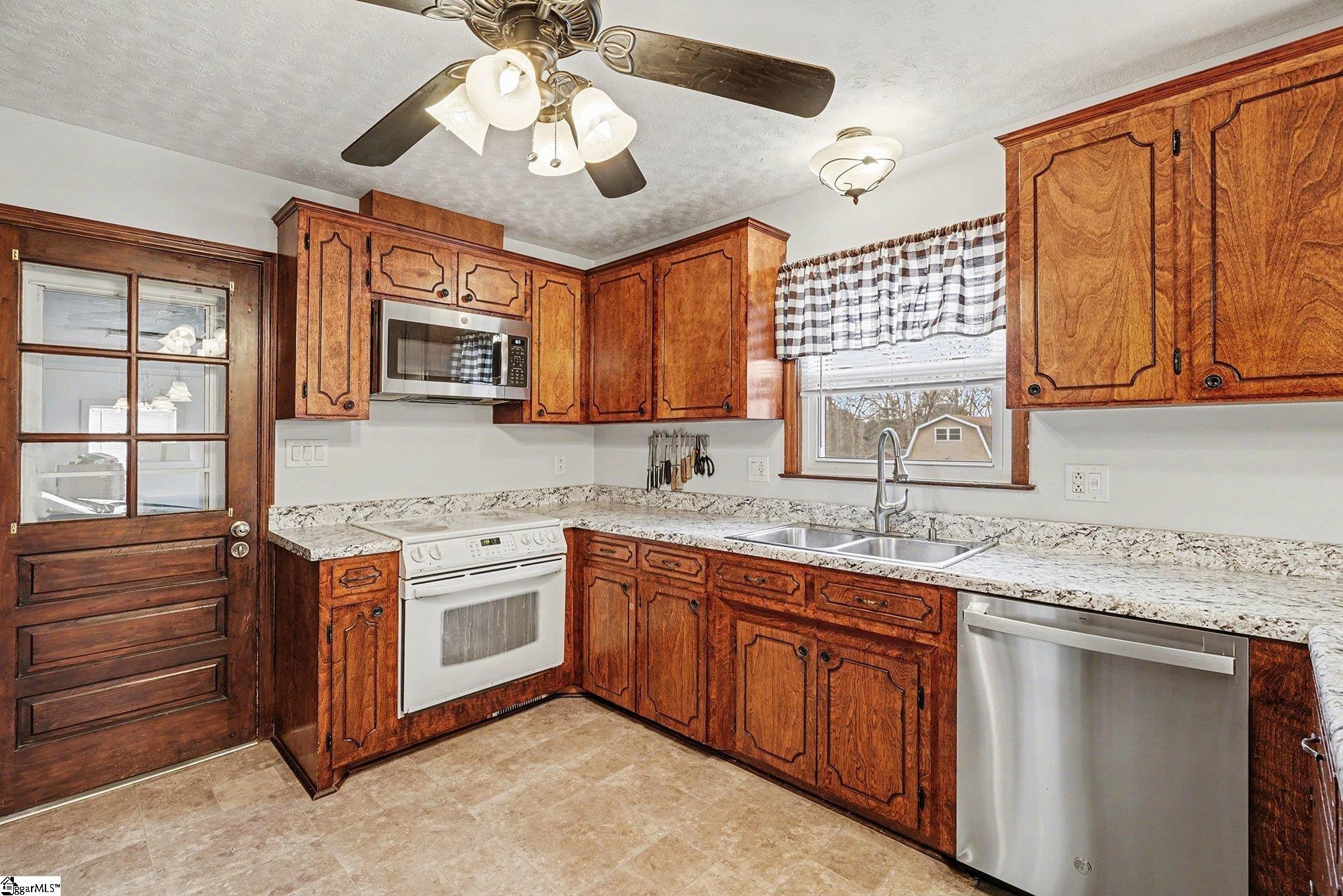 104 Owens Drive Inman, SC 29349 - Photo 8 of 37