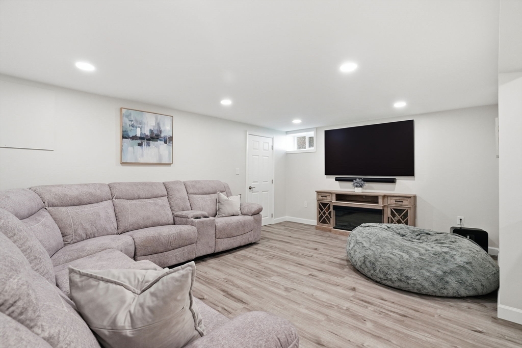 52 East Street Middleton, MA 01949 - Photo 31 of 40