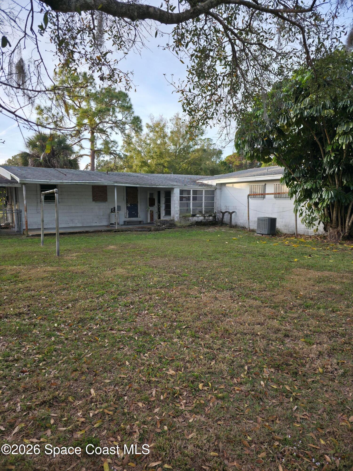 4365 Highway 1 Mims, FL 32754 - Photo 20 of 37 front view of a house with a yard
