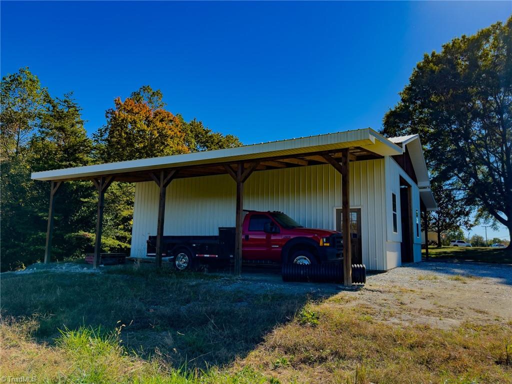 2140 Pipers Gap Road Mount Airy, NC 27030 - Photo 17 of 25 Gallery Image 17