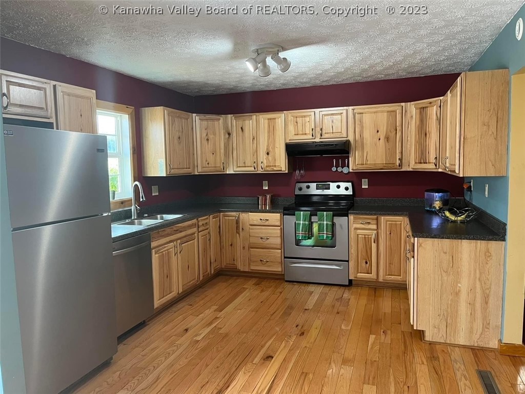 2728 Cross Crk Road Buffalo, WV 25033 - Photo 10 of 39 Gallery Image 10