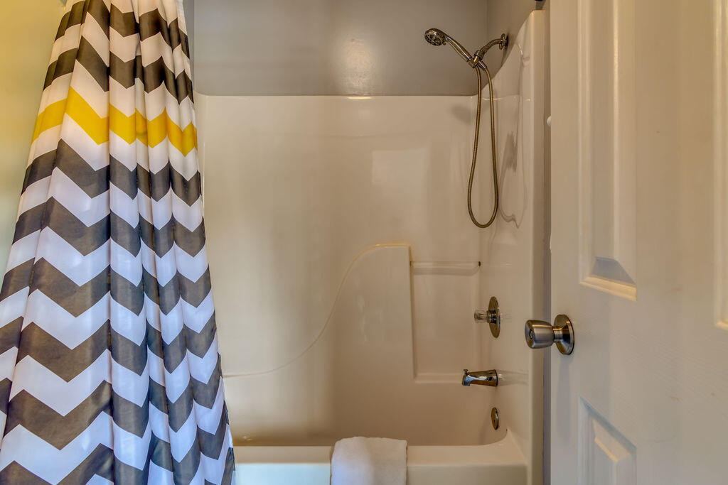 813 Holiday Ridge, Unit 10 AND 11 Branson, MO 65616 - Photo 58 of 68 Shower/Tub Combo