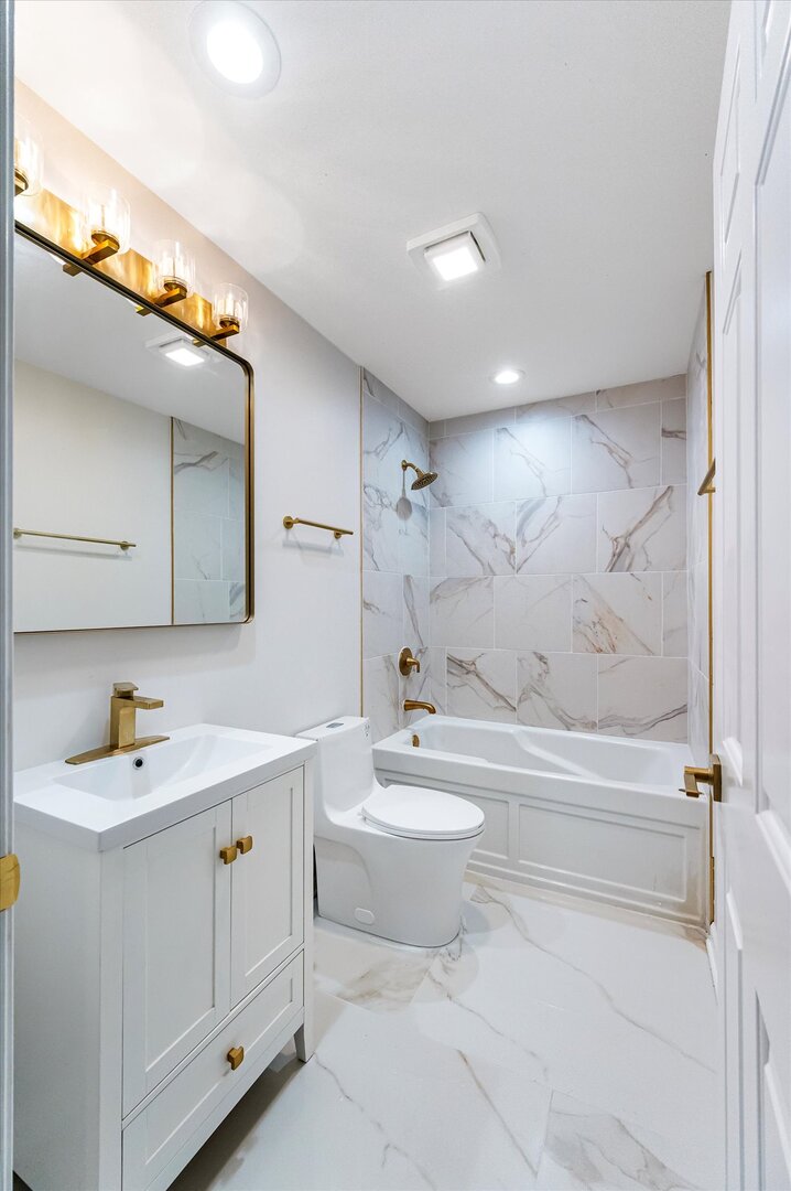 1319 West 32nd Place Chicago, IL 60608 - Photo 36 of 46 a bathroom with a sink a toilet and a bathtub