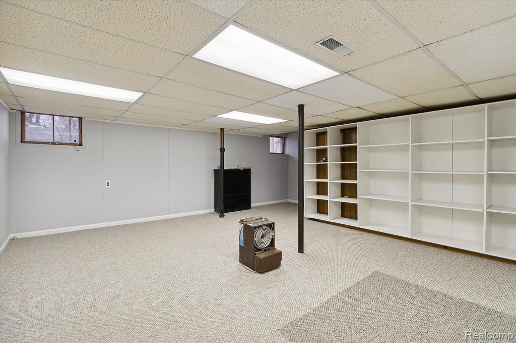 29252 Summerwood Road Farmington Hills, MI 48334 - Photo 36 of 51