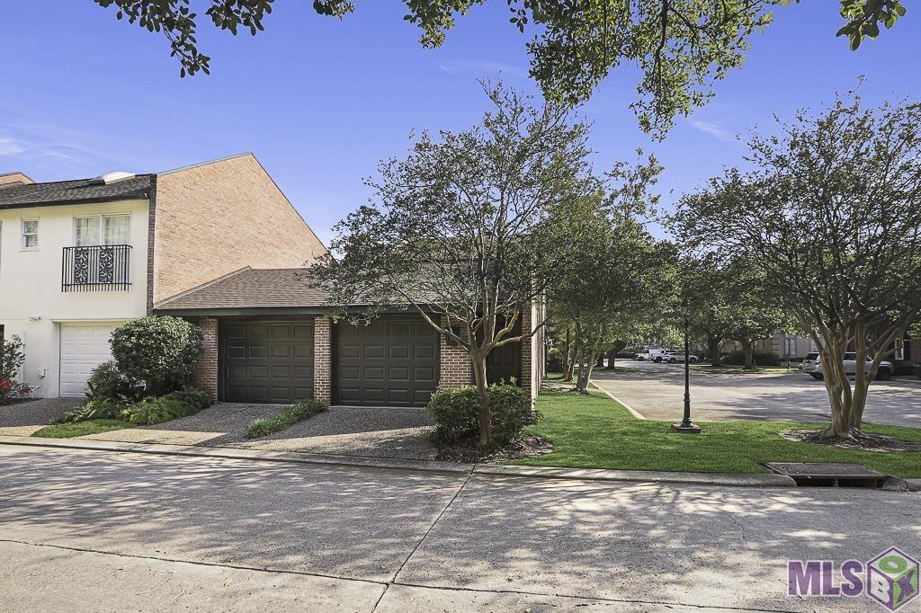45 Jamestowne Court Baton Rouge, LA 70809 - Photo 6 of 35 Garage