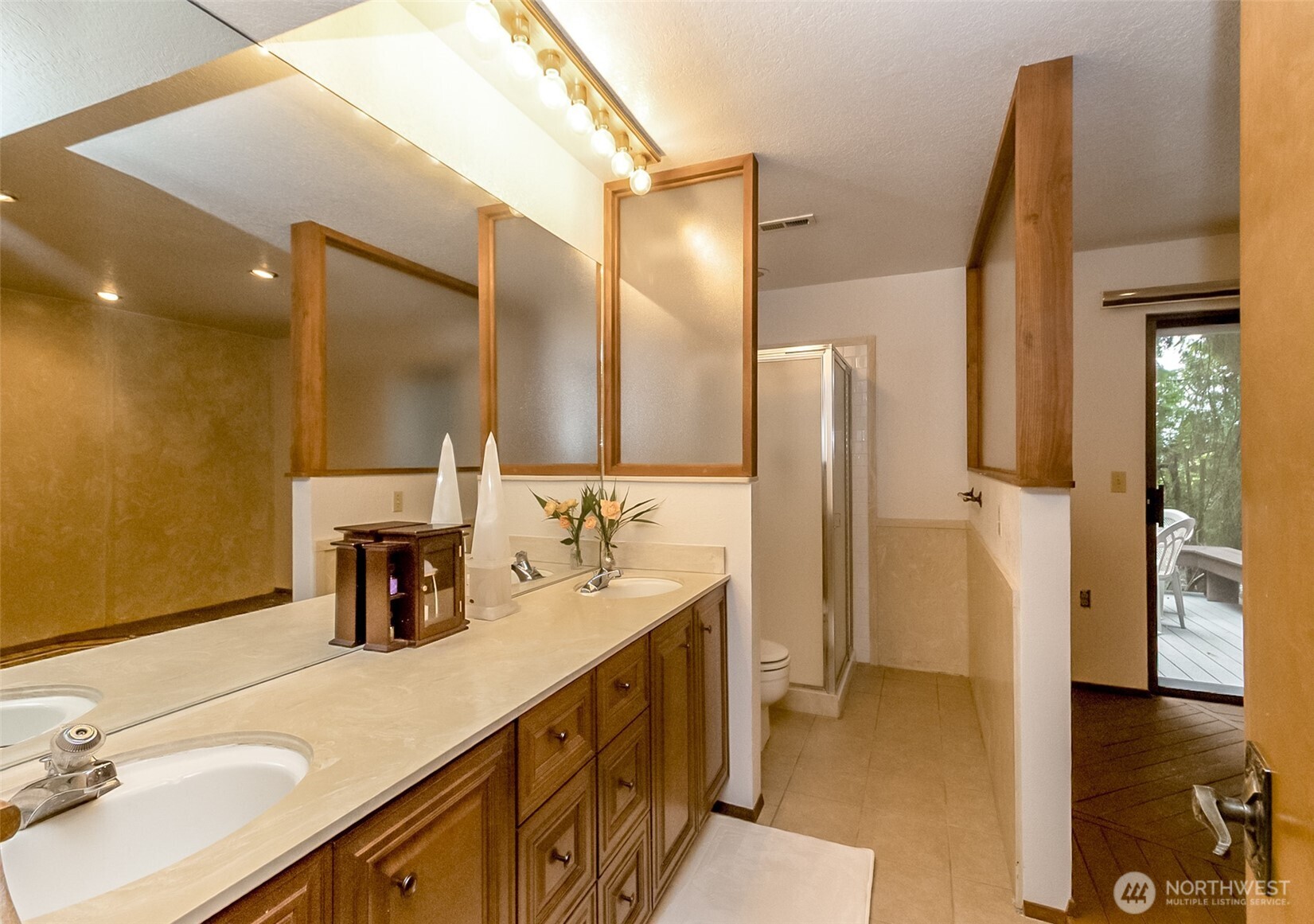 22121 4th Avenue Southeast Bothell, WA 98021 - Photo 12 of 22 a en suite bathroom with a double vanity sink and a mirror