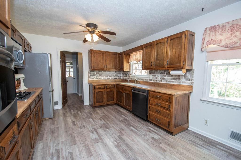 210 Julie Road Tyrone, GA 30290 - Photo 11 of 43
