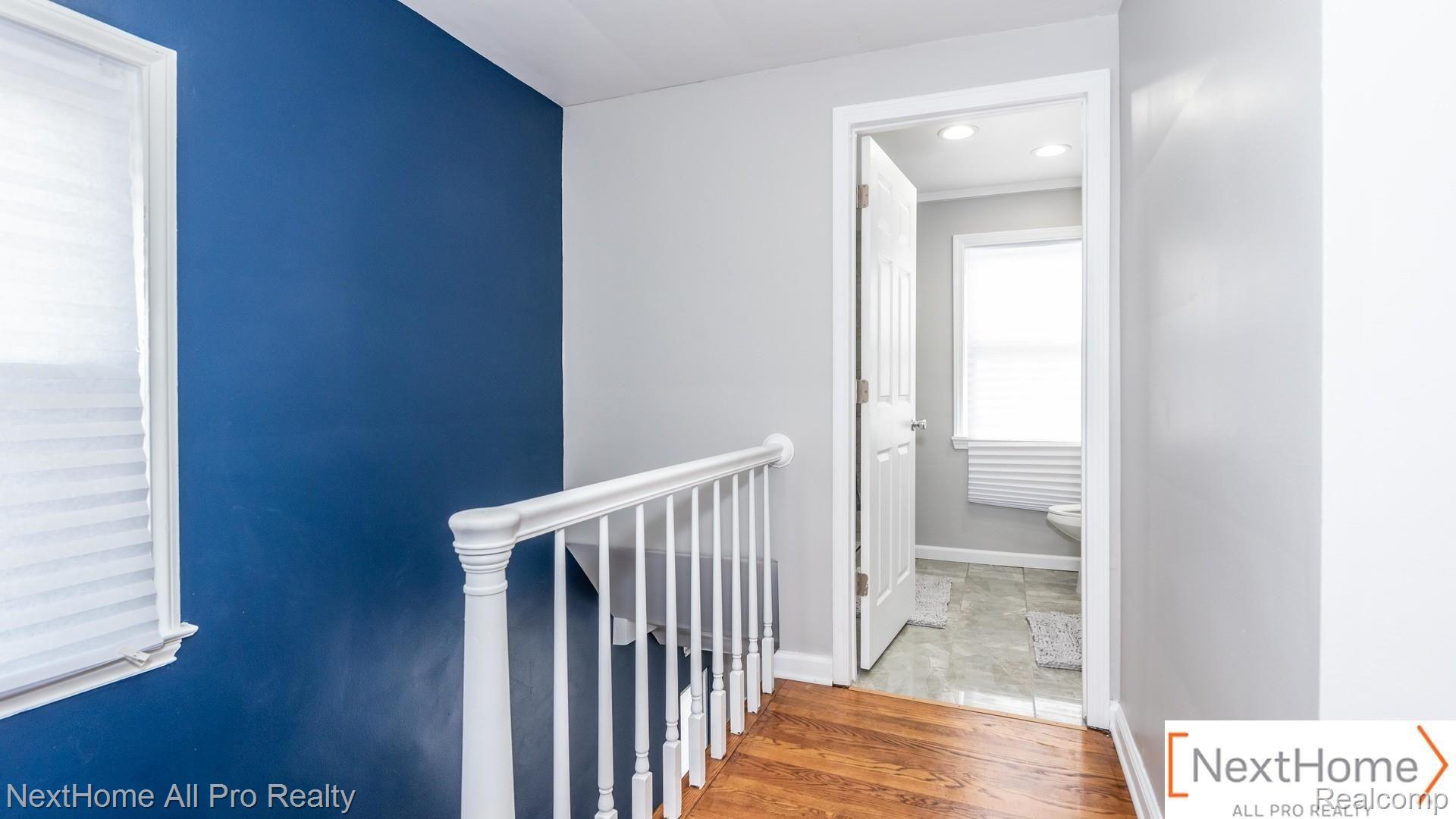 17134 Huntington Road Detroit, MI 48219 - Photo 14 of 32 Upstairs hallway