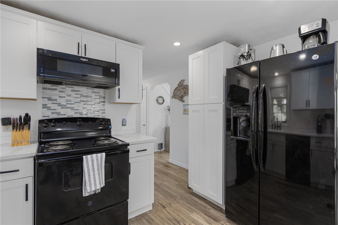100 Penguin Avenue Warwick, RI 02818 - Photo 13 of 42