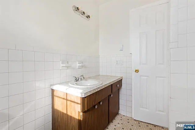 $2,150 | 145 Arnot Street, Unit 4B, Lodi, NJ 07644