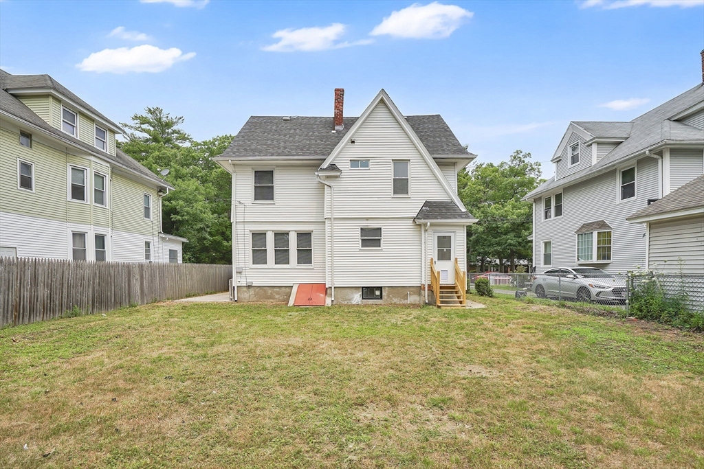 47 Trafton Road Springfield, MA 01108 - Photo 5 of 37