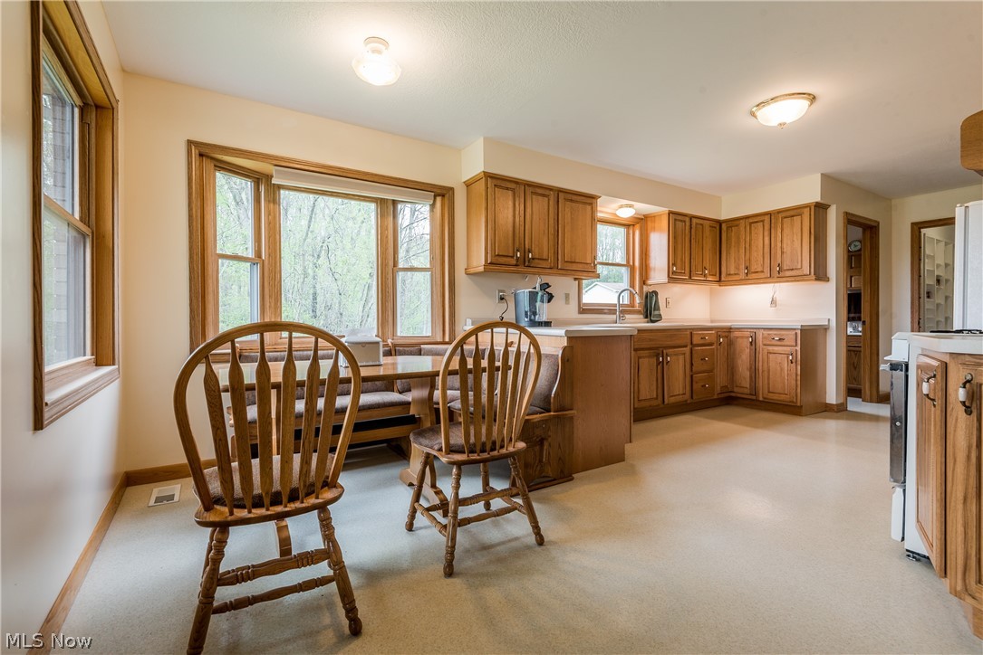 1351 Sharon Valley Road New Philadelphia, OH 44663 - Photo 11 of 32