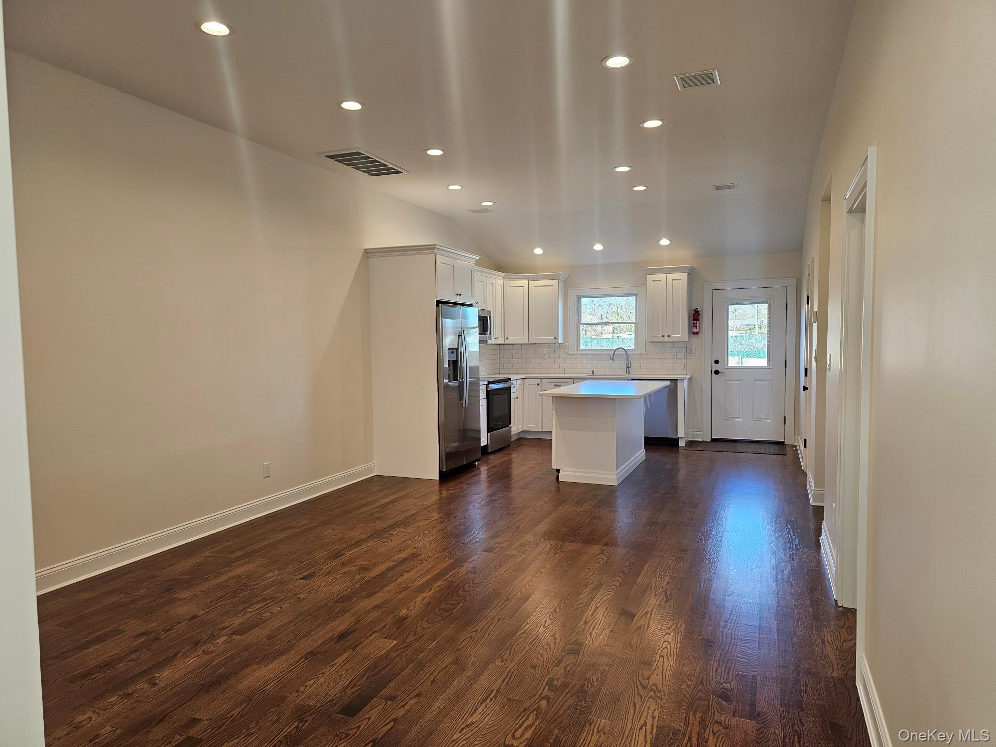 87 Community Road Bay Shore, NY 11706 - Photo 7 of 36