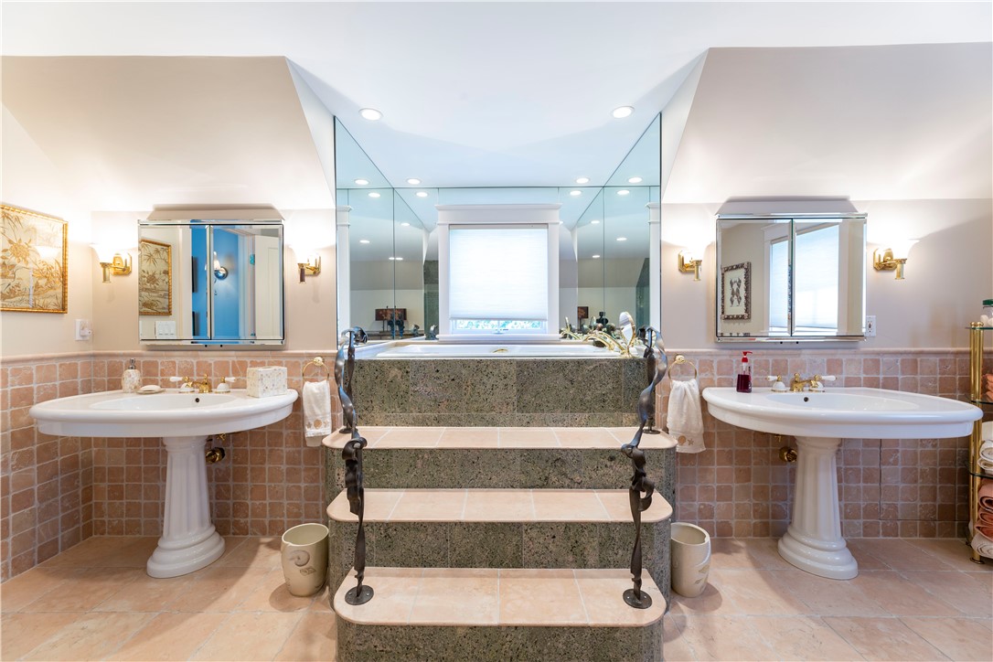 400 East Shore Road Jamestown, RI 02835 - Photo 36 of 49