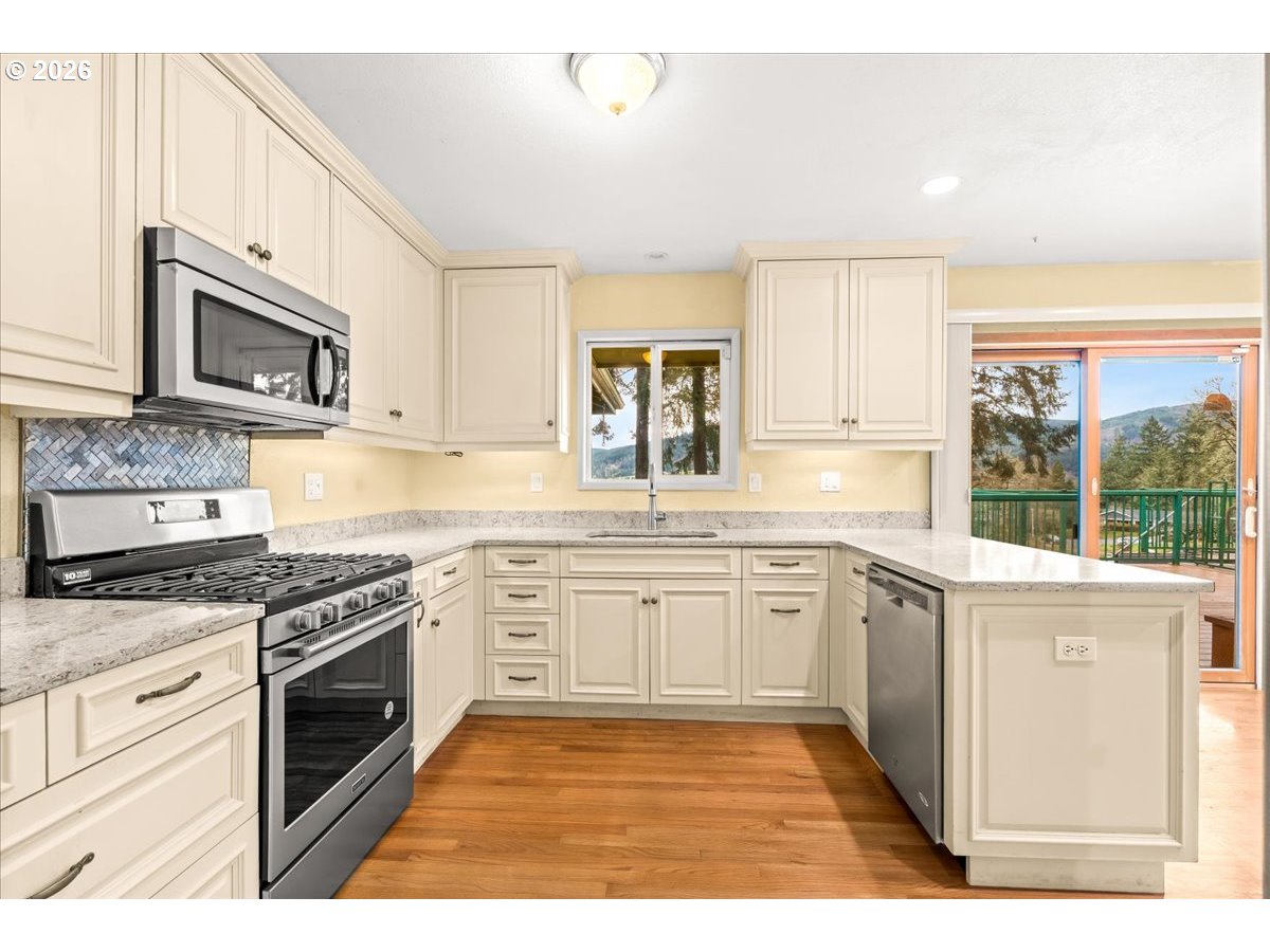 3022 Watercrest Road Forest Grove, OR 97116 - Photo 4 of 35