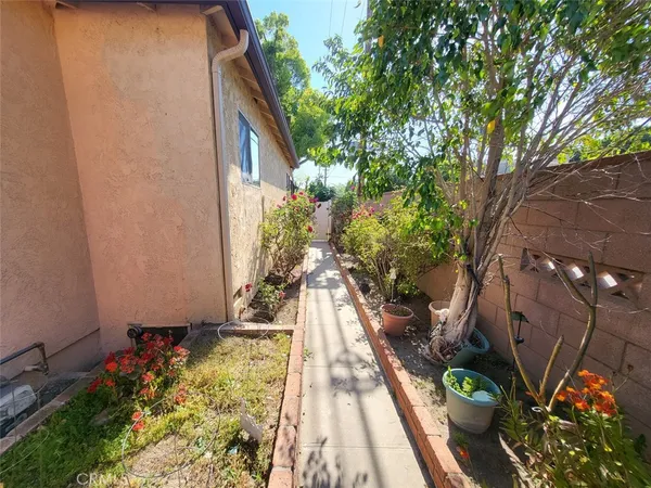 $1,150,000 | 532 North Reese Place, Burbank, CA 91506