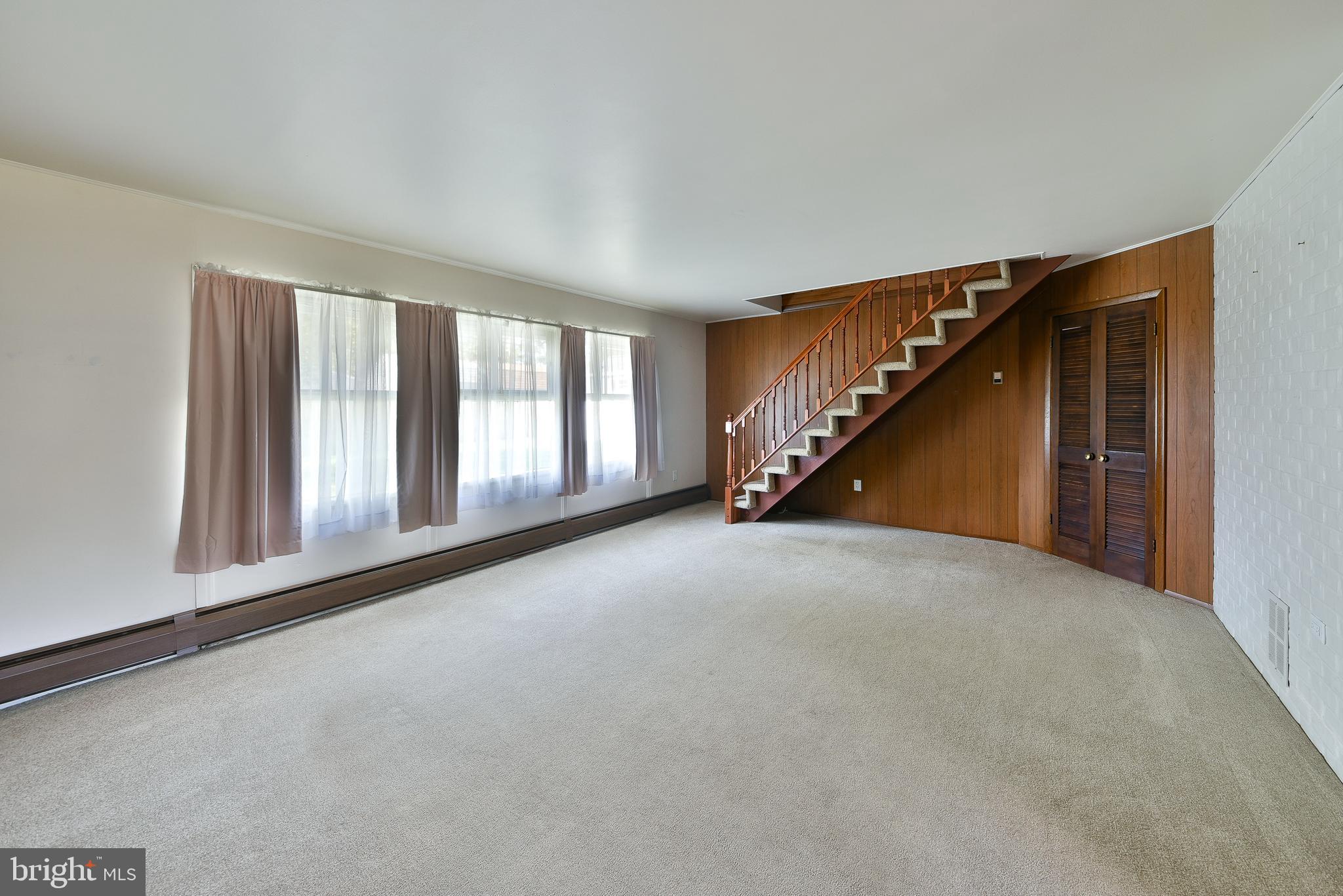 63 Ice Pond Road Levittown, PA 19057 - Photo 3 of 25 Spacious Living Area!