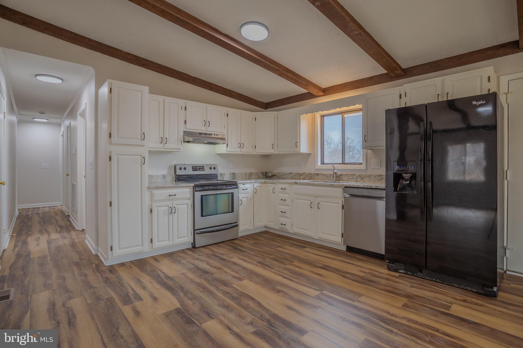 3456 Co Rte 9/9 Hedgesville, WV 25427 - Photo 11 of 40 Kitchen with stainless appliances