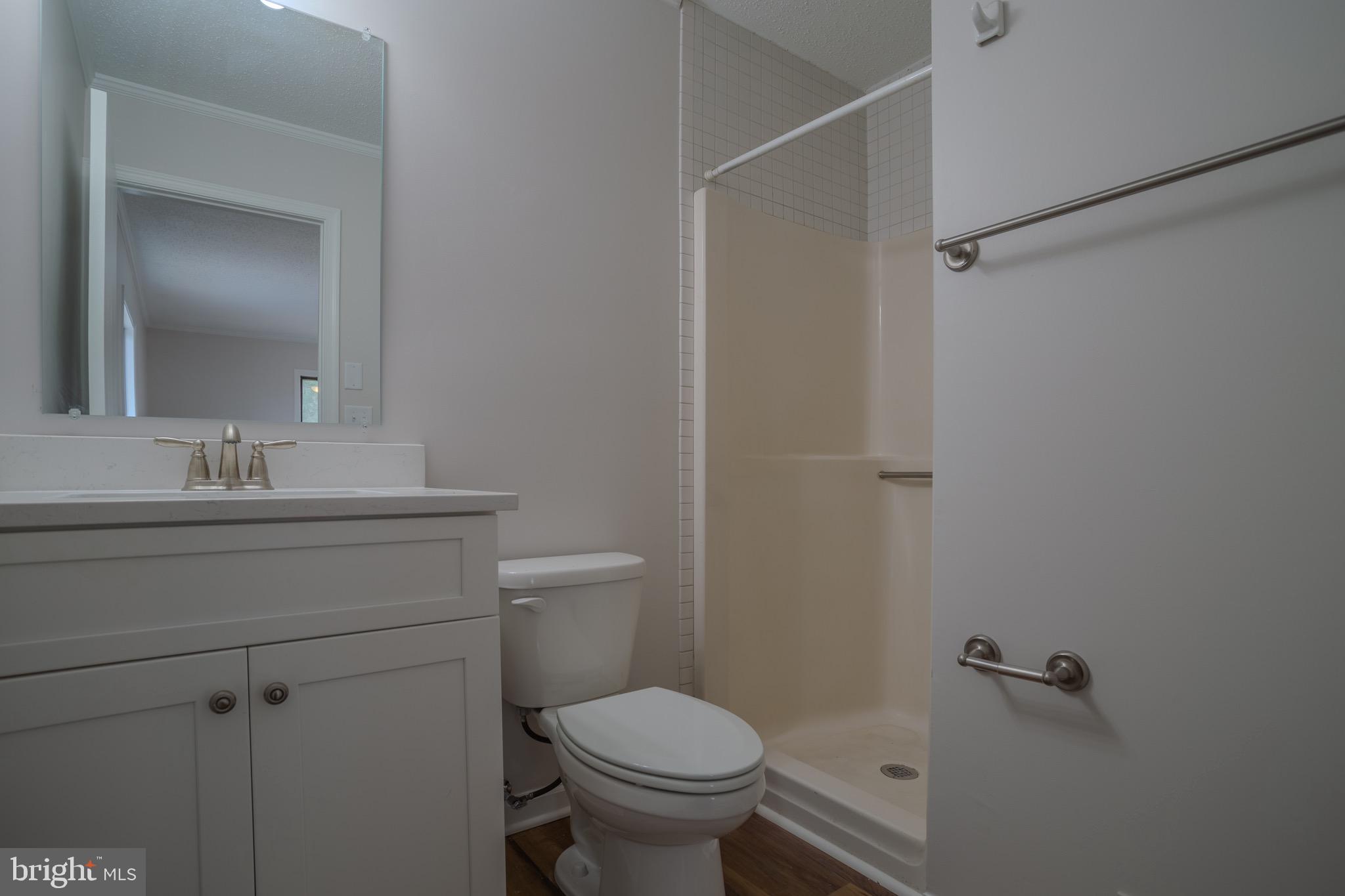 3456 Co Rte 9/9 Hedgesville, WV 25427 - Photo 17 of 40 1st Bedroom Bath