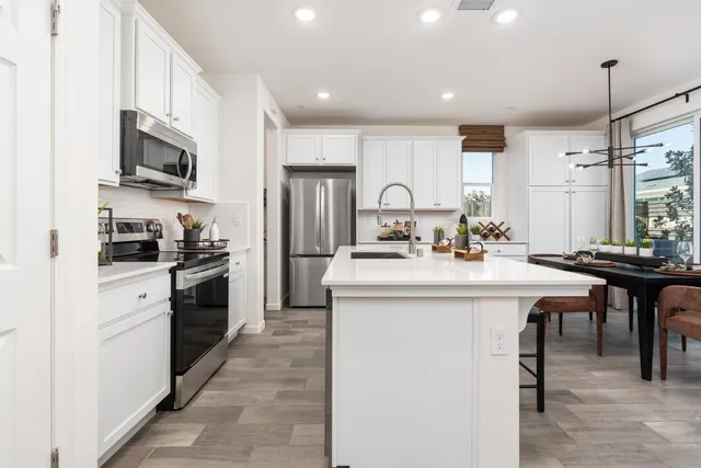 $399,990 | 6560 East Clingstone Drive, Fresno, CA 93727