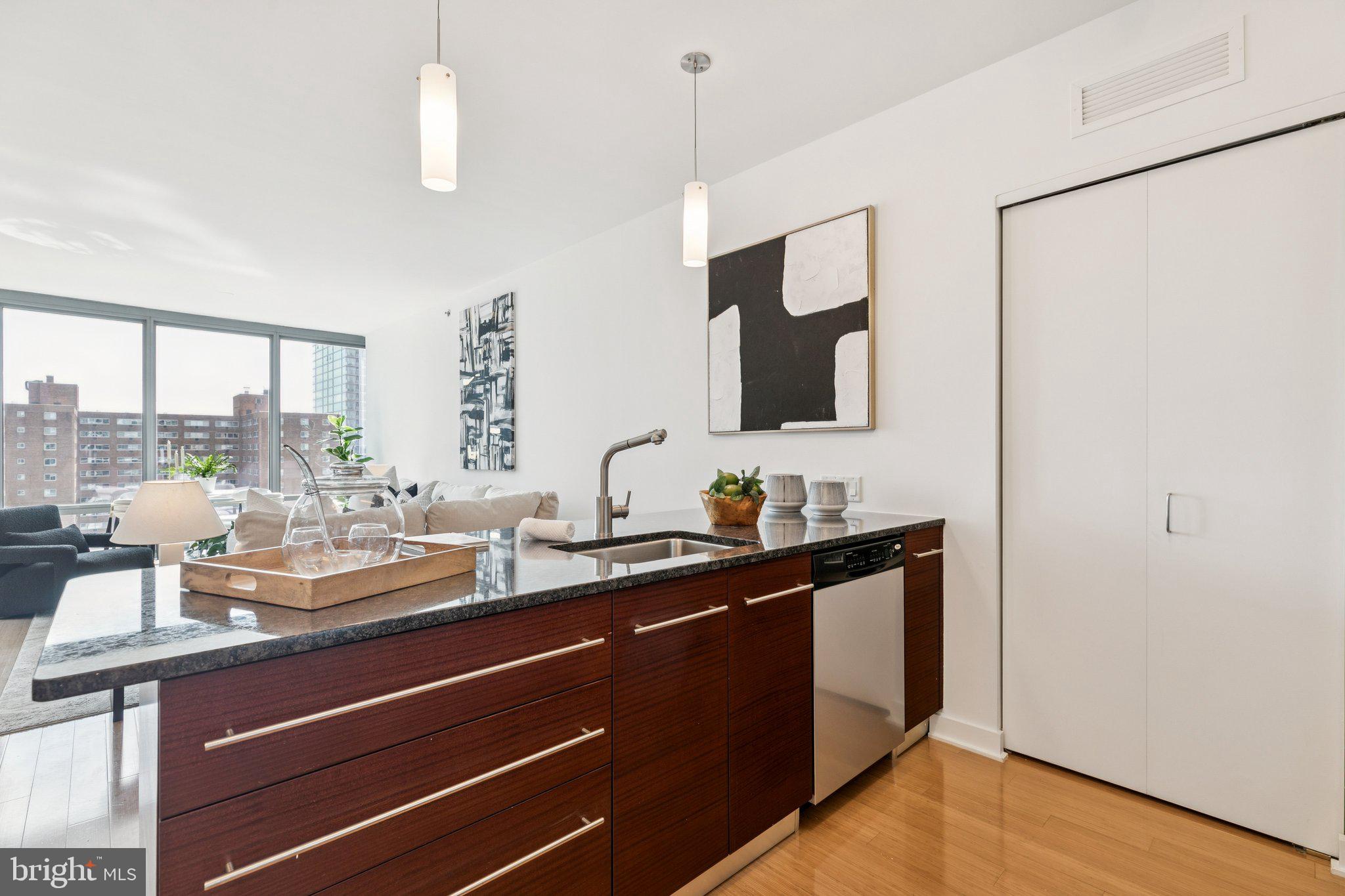 2101 Market Street, Unit 905 Philadelphia, PA 19103 - Photo 11 of 30