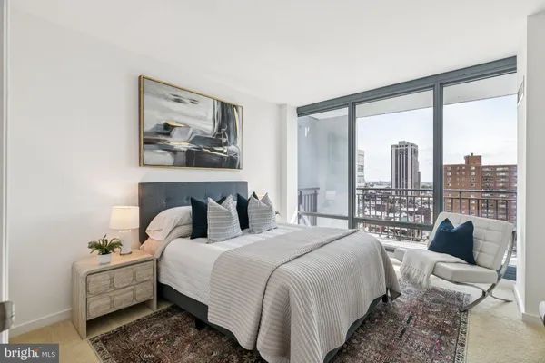 $2,950 | 2101 Market Street, Unit 905, Philadelphia, PA 19103