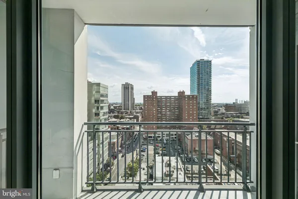 $2,950 | 2101 Market Street, Unit 905, Philadelphia, PA 19103