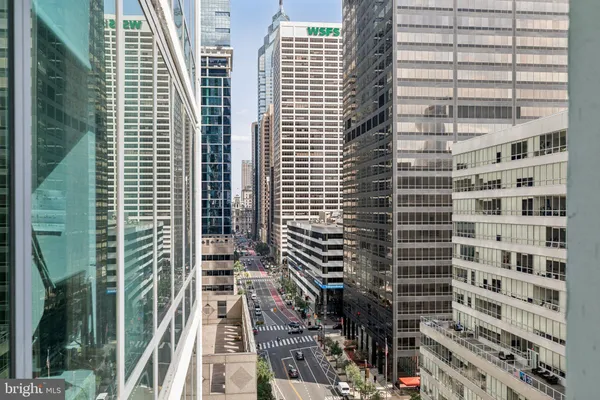 $2,950 | 2101 Market Street, Unit 905, Philadelphia, PA 19103