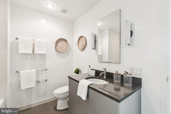 $2,950 | 2101 Market Street, Unit 905, Philadelphia, PA 19103