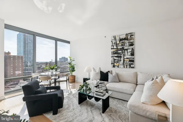 $2,950 | 2101 Market Street, Unit 905, Philadelphia, PA 19103