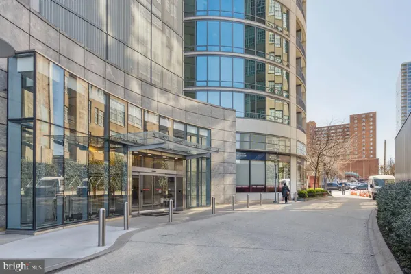 $2,950 | 2101 Market Street, Unit 905, Philadelphia, PA 19103