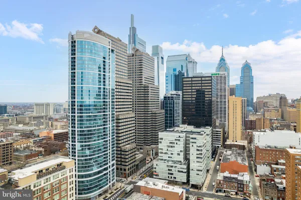 $2,950 | 2101 Market Street, Unit 905, Philadelphia, PA 19103