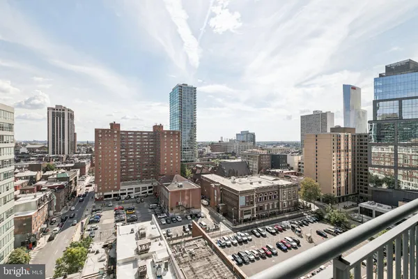 $2,950 | 2101 Market Street, Unit 905, Philadelphia, PA 19103