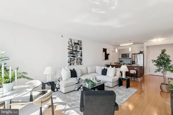 $2,950 | 2101 Market Street, Unit 905, Philadelphia, PA 19103