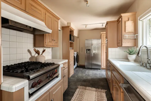 $1,850,000 | 2322 Chapala Street, Santa Barbara, CA 93105