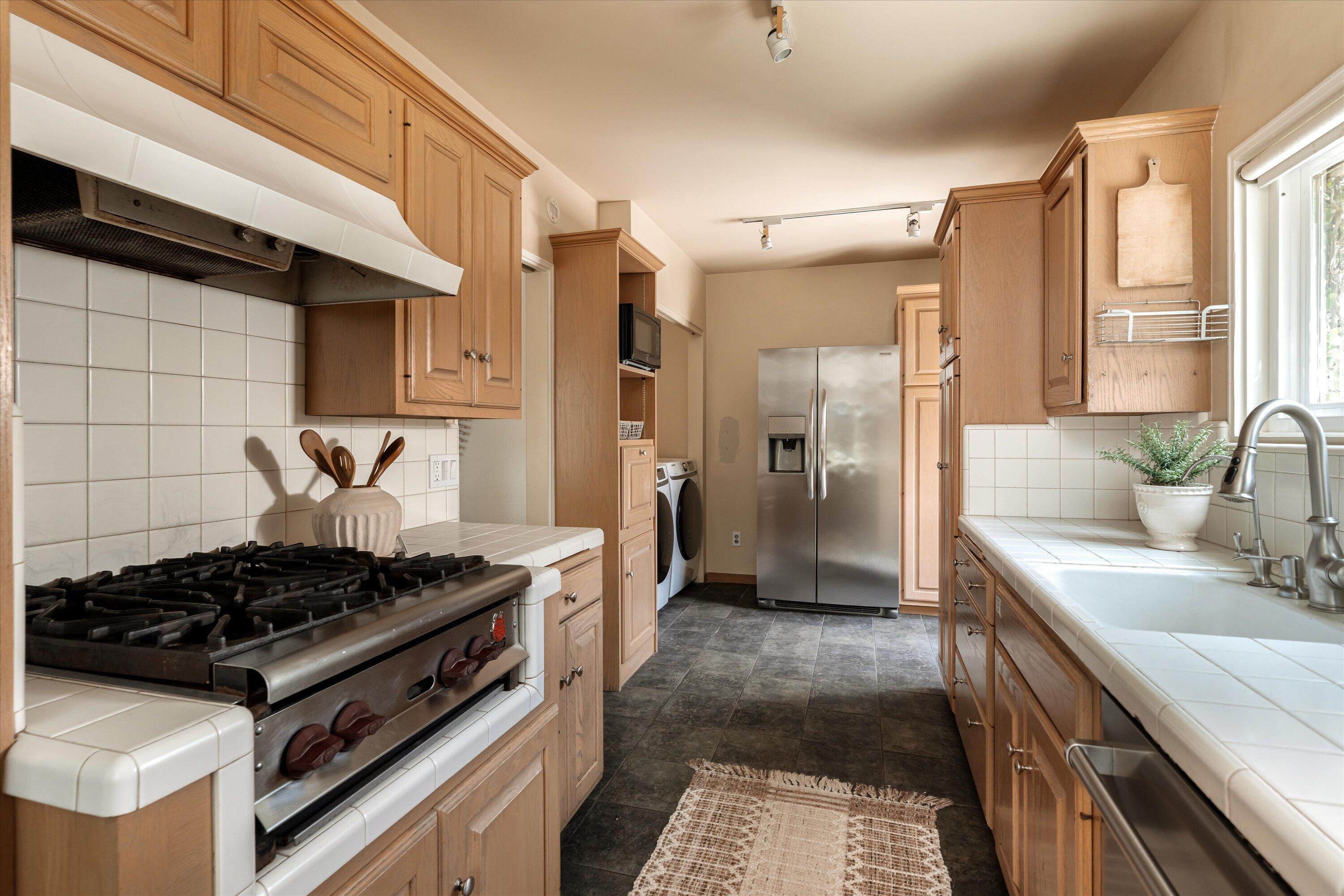 2322 Chapala Street Santa Barbara, CA 93105 - Photo 11 of 29 Kitchen4_2322 Chapala