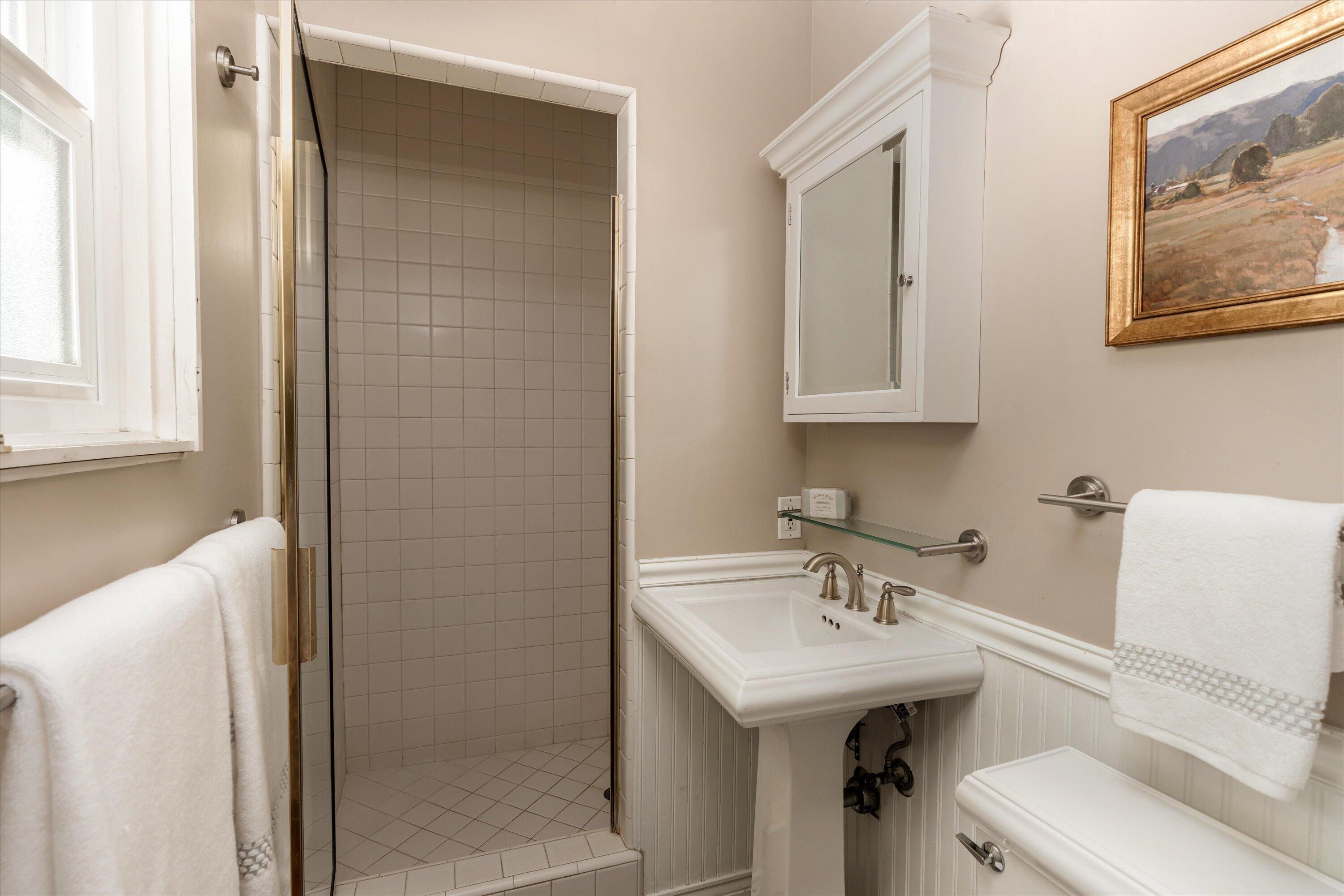 2322 Chapala Street Santa Barbara, CA 93105 - Photo 15 of 29 Primary Bath_2322 Chapala