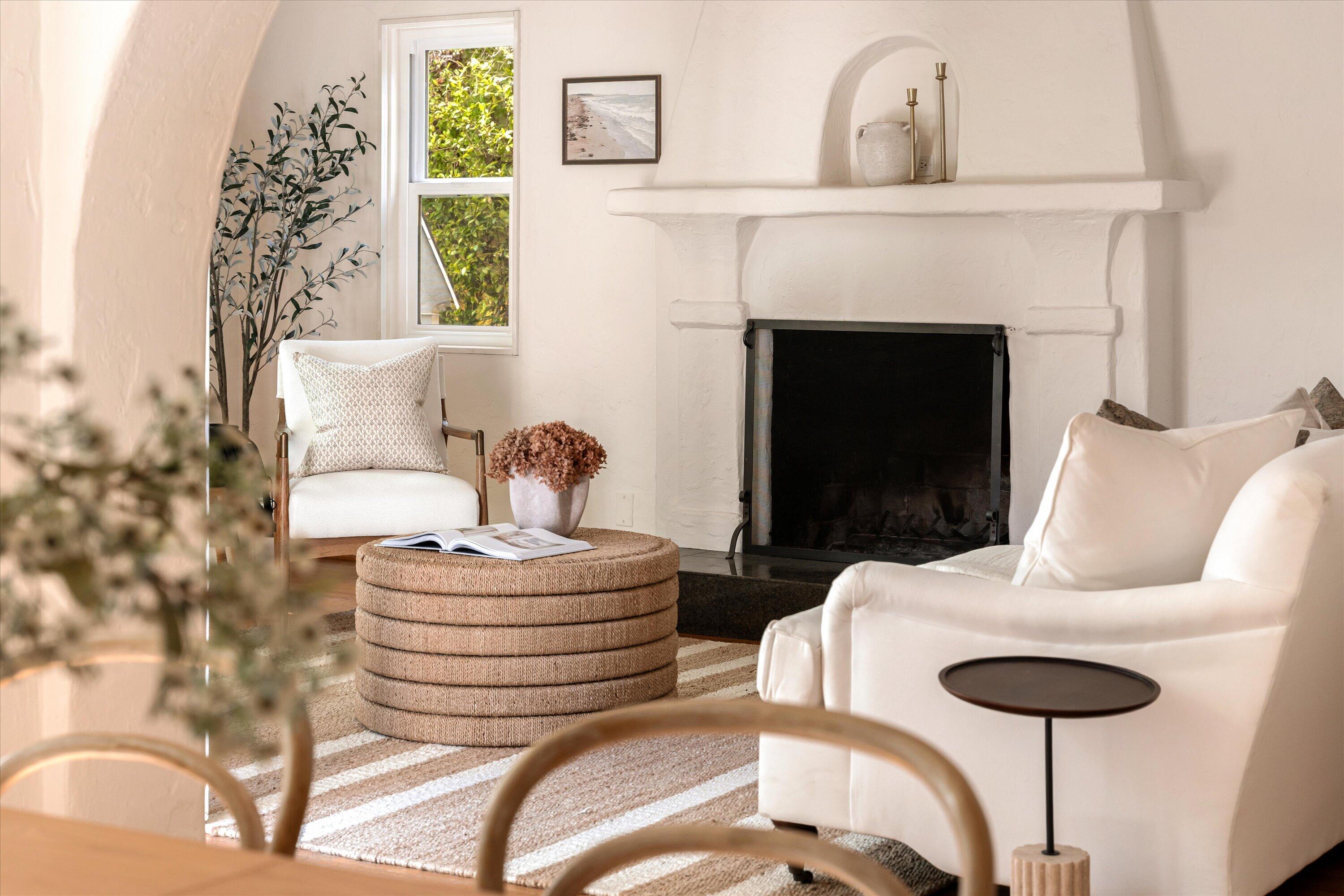 2322 Chapala Street Santa Barbara, CA 93105 - Photo 4 of 29 Living Room4_2322 Chapala