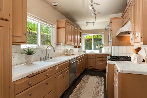 $1,850,000 | 2322 Chapala Street, Santa Barbara, CA 93105