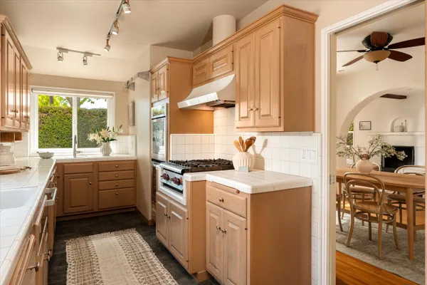 $1,850,000 | 2322 Chapala Street, Santa Barbara, CA 93105
