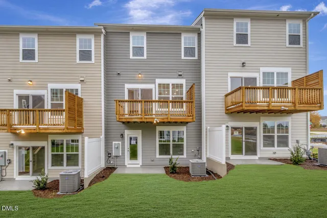 $460,000 | 2730 Hunter Woods Drive, Unit 625, Apex, NC 27502