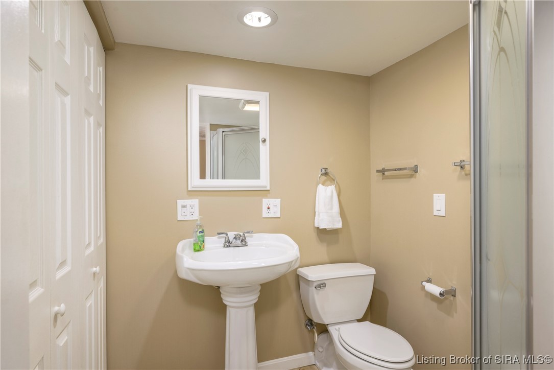 1424 Ridgeway Drive Jeffersonville, IN 47130 - Photo 26 of 40