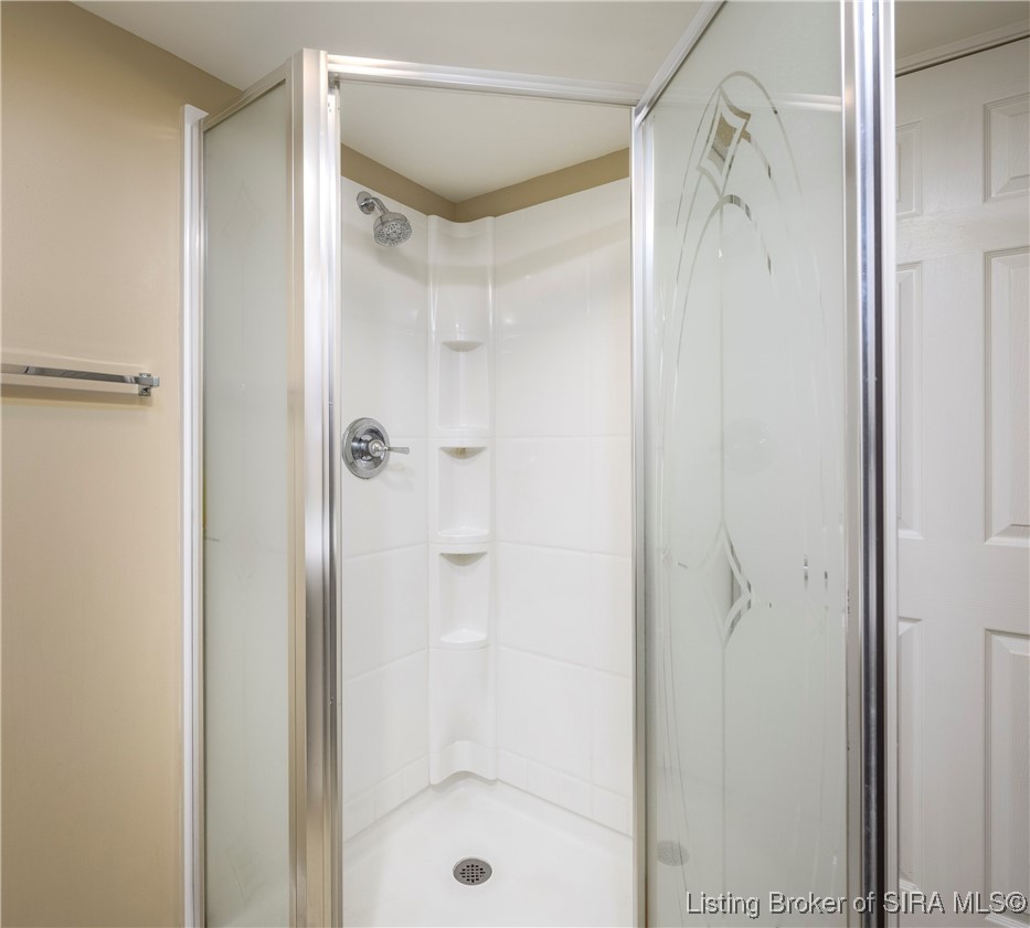 1424 Ridgeway Drive Jeffersonville, IN 47130 - Photo 27 of 40