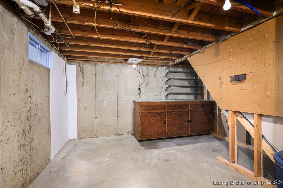 1424 Ridgeway Drive Jeffersonville, IN 47130 - Photo 28 of 40