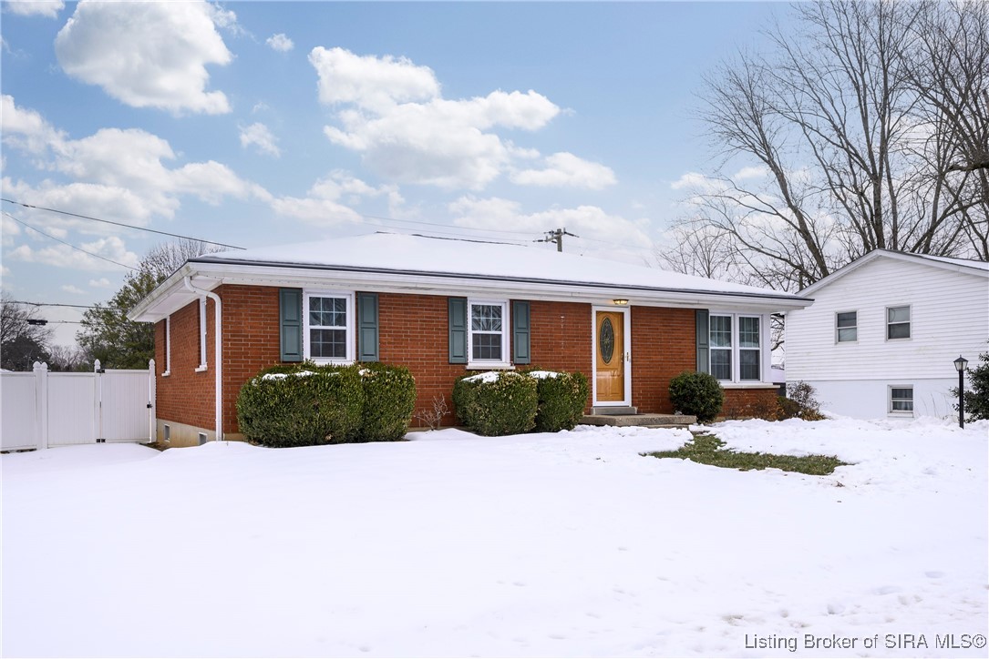 1424 Ridgeway Drive Jeffersonville, IN 47130 - Photo 3 of 40