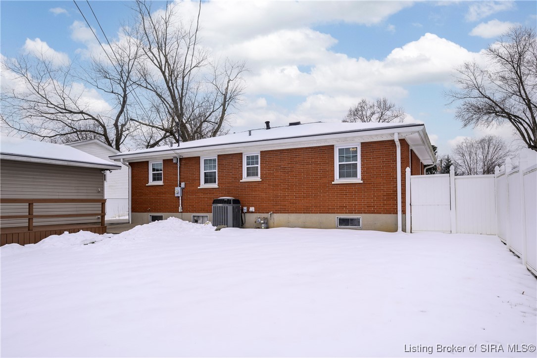 1424 Ridgeway Drive Jeffersonville, IN 47130 - Photo 33 of 40