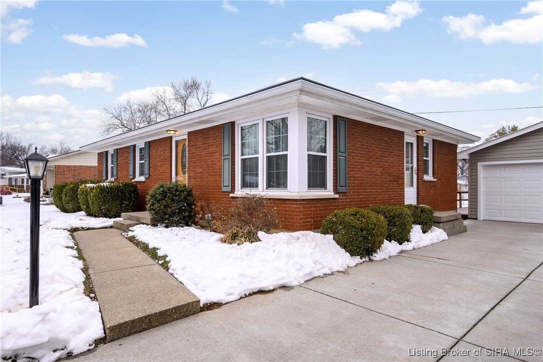 1424 Ridgeway Drive Jeffersonville, IN 47130 - Photo 5 of 40