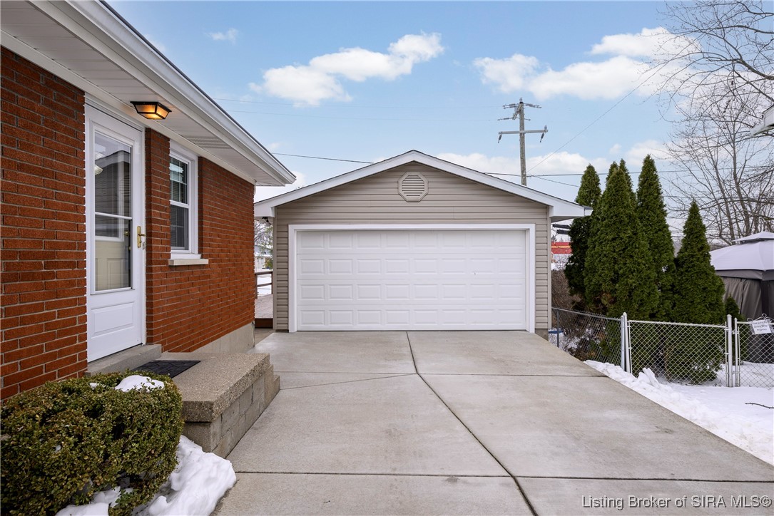 1424 Ridgeway Drive Jeffersonville, IN 47130 - Photo 6 of 40