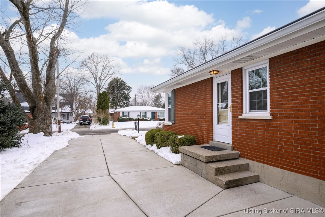 1424 Ridgeway Drive Jeffersonville, IN 47130 - Photo 7 of 40