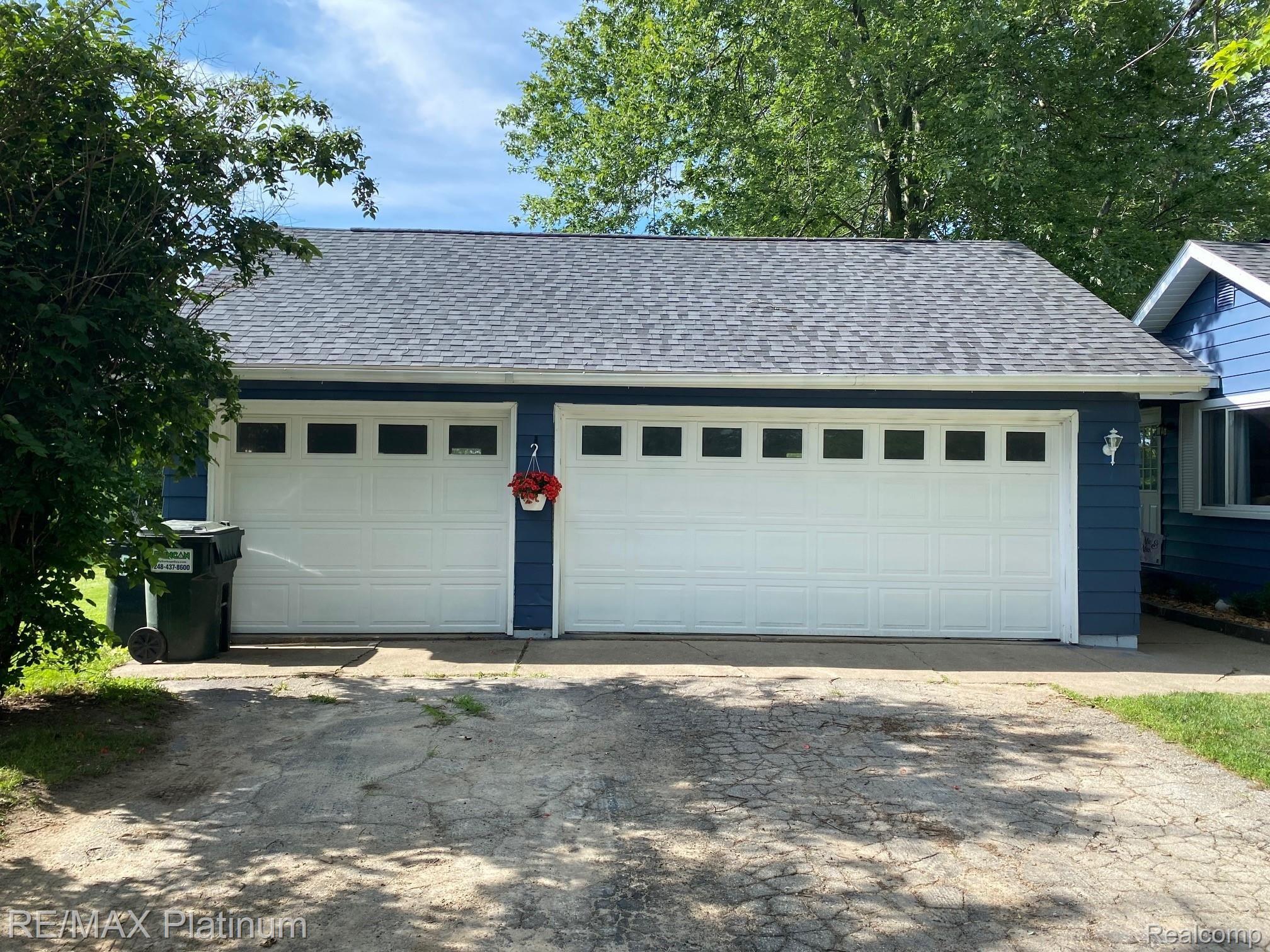 4450 North Eager Road Howell, MI 48855 - Photo 5 of 23 3 Car Garage